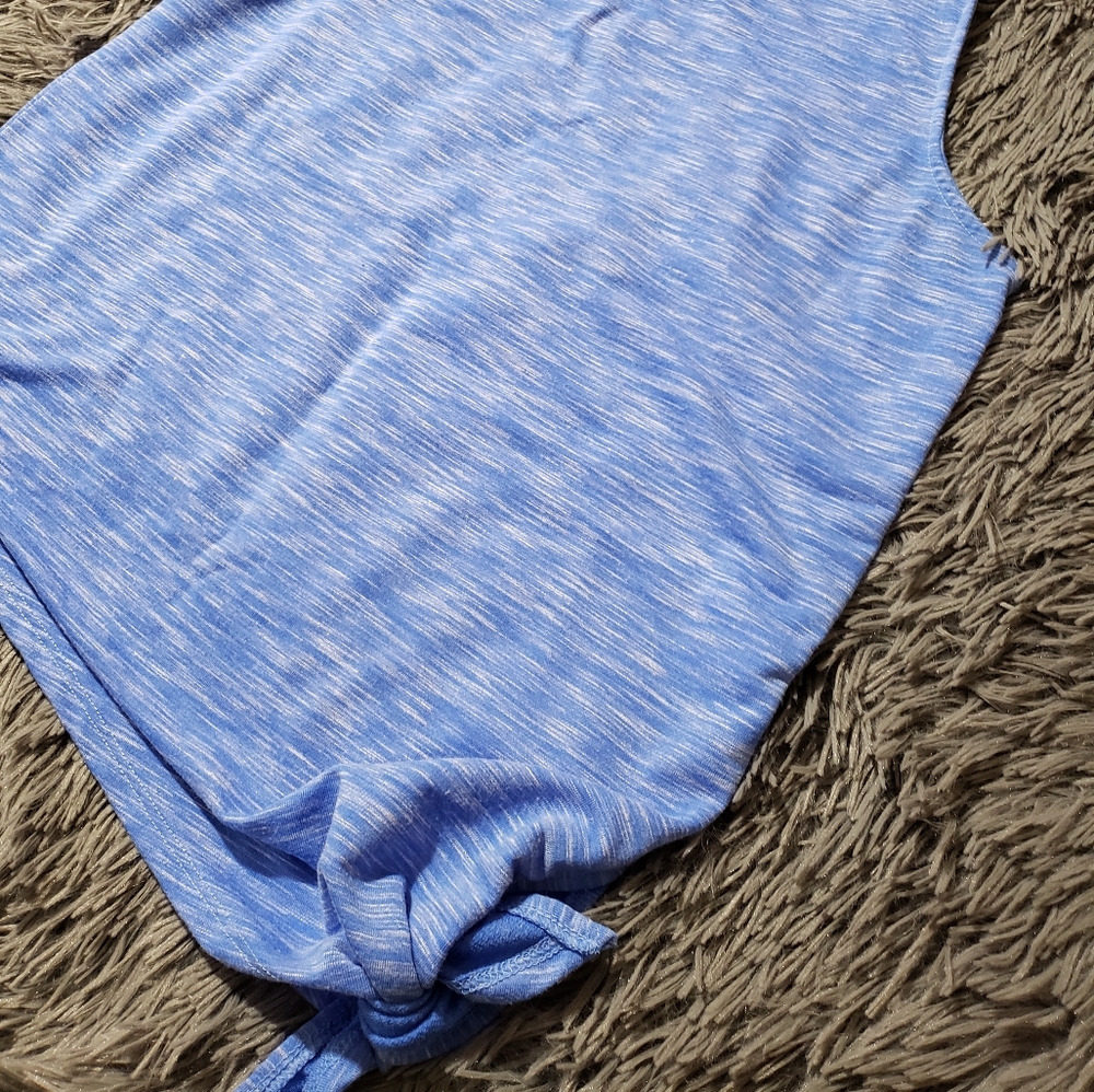 Sleveless top - Picture 2 of 2